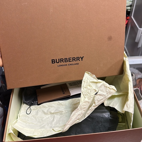 Burberry shoe size 39 euro unisex - Picture 8 of 8